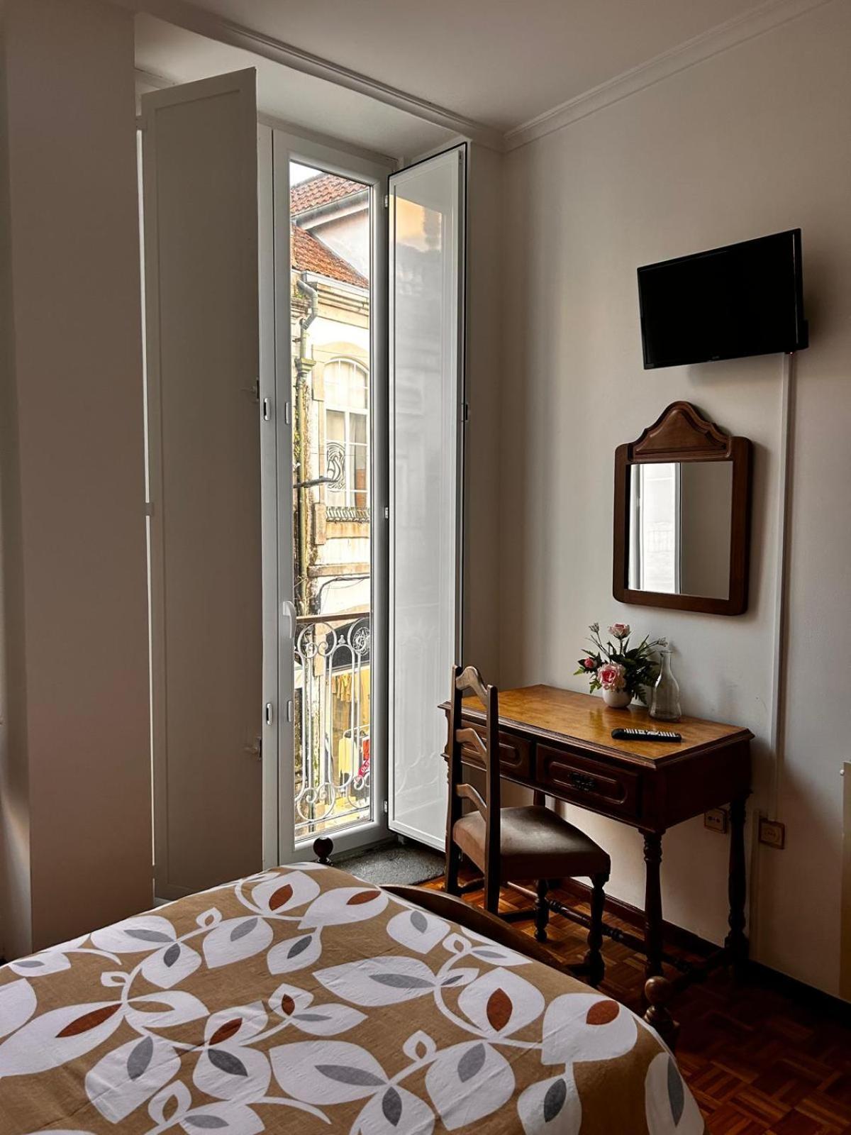 Residencial Real - Antiga Rosas Bed & Breakfast Vila Real Luaran gambar
